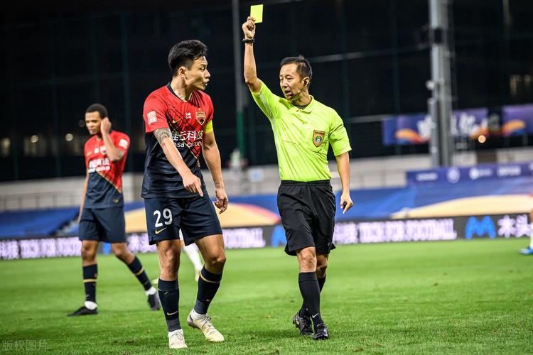 官方：江西庐山球员张延军实施暴力行为染红，被停赛4场+罚款2万