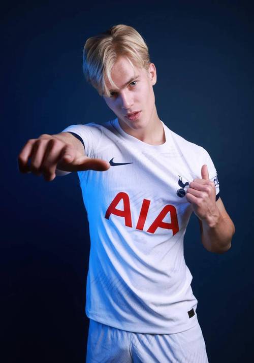 热刺小将贝里瓦尔谈曾与巴萨总监德科会面,但决定加盟热刺