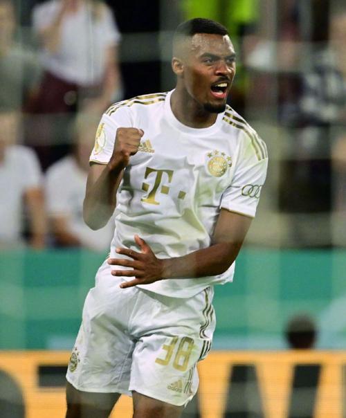 战术板丨赫拉芬贝赫，红军新赛季的关键先生