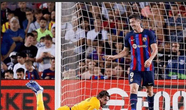 球员对判罚不满?巴列卡诺主帅:我坚持不评论裁判决定的原则