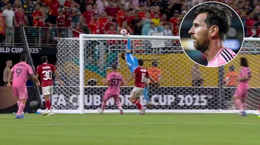 状态好来一脚！梅西补时阶段中圈吊门被门将没收