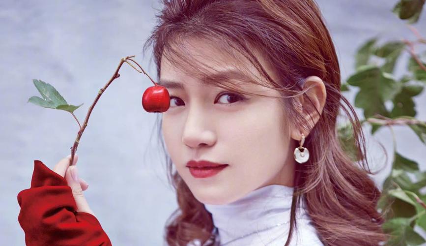 13天分手谣言不攻自破!亚马尔晒手机壁纸:仍是与新女友的合照