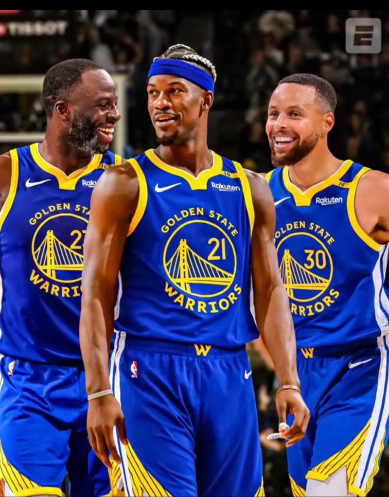 让我们看看勇士三巨头是怎么准备新赛季的 追梦的画风对味了😂