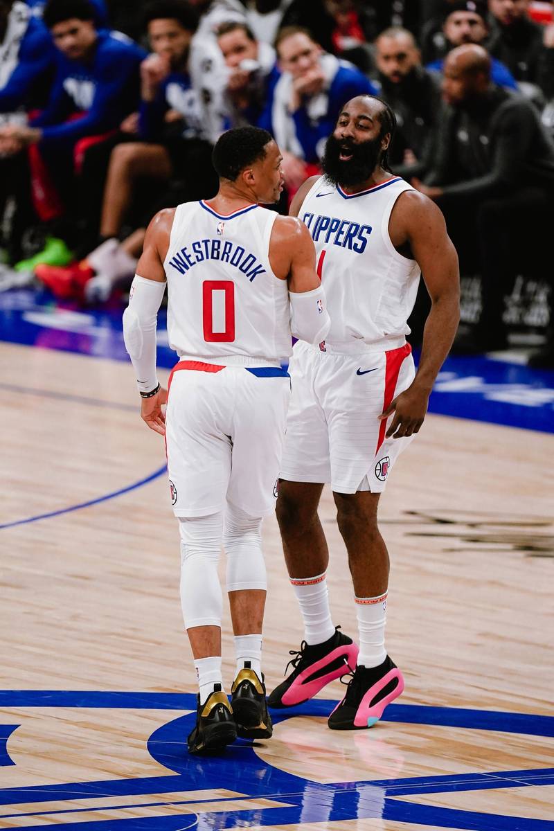 夏天结束了！哈登晒多图回顾休赛期 其中还有与威少的同框照