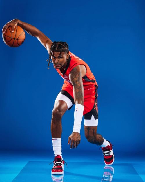 太阳官方晒杰伦-格林新球衣图 身穿4号&留地垄沟发型