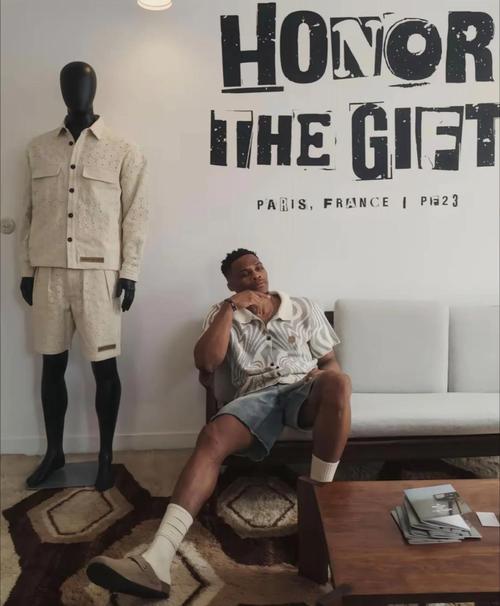 火箭探索威少替代范弗里特? 威少晒训练照 身材精瘦&线条分明