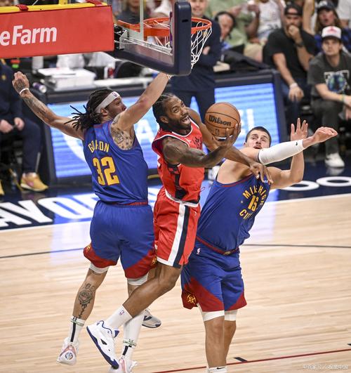 迈克尔-比斯利:凯文-乐福森林狼时期就是个猛兽 经常砍下30+20