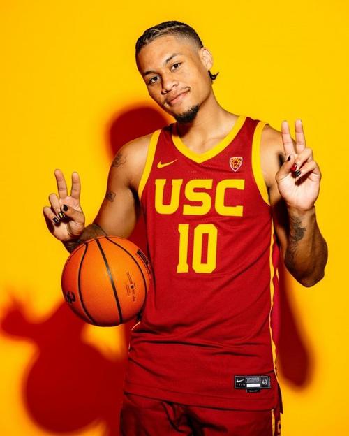 星二代&夏联场均5.8分！黄蜂官方：球队签下罗德曼儿子DJ-罗德曼