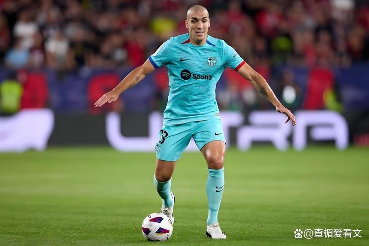 阿劳霍：球队始终保持冷静和沉着并压制了对手，这场胜利献给加维