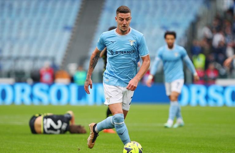 米体:尤文迫切需要引进中场,理想人选是米林科维奇但也有意凯西