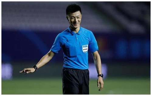傅明：当裁判最大试炼是应对执法失误，比赛中会完全相信自身判断