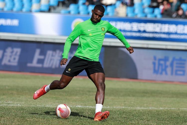 法比奥在本赛季已攻入21球，刷新自2012年国安单赛季中超进球纪录