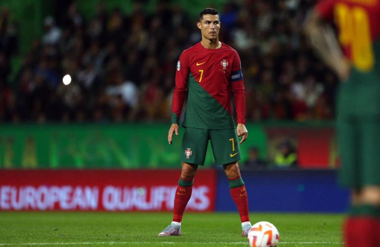 C罗数据:9射2正1粒进球,2次错失进球,1次关键传球,评分7.1