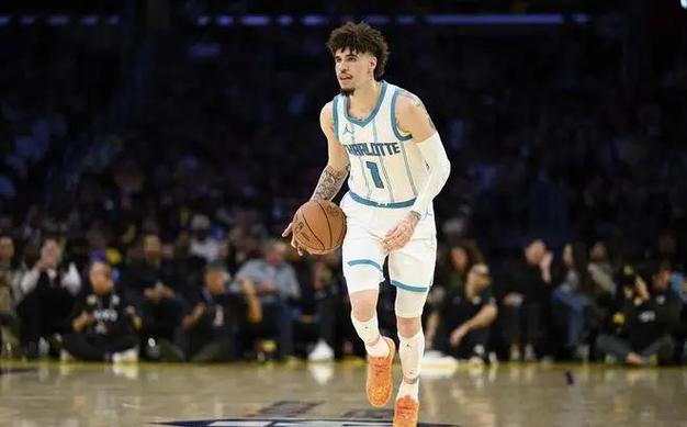 黄蜂再添后卫!正式签下26岁悍将,投篮命中率55.1%+43.8%三分