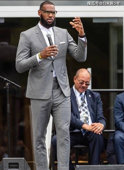 名记:詹姆斯正召集投资者欲推出新篮球联赛计划与NBA竞争