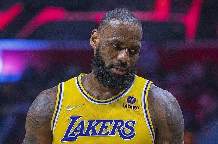 仅差57个！老詹迎神级里程碑，湖人仅科比做到过，卢卡有望达成