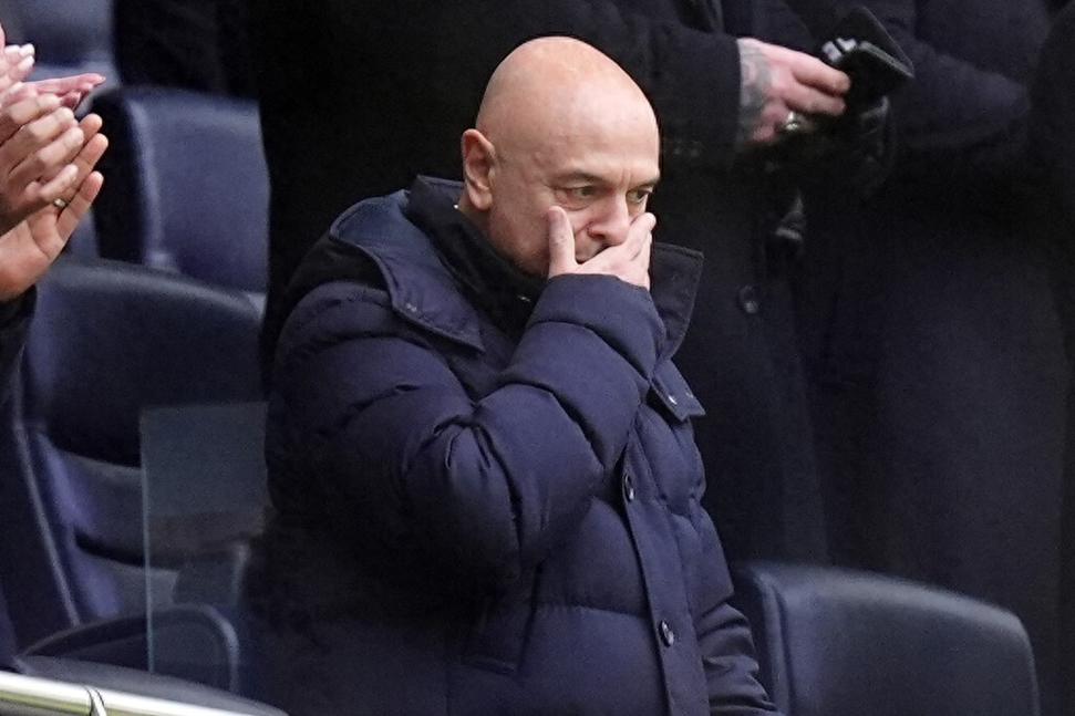 TA:热刺曾禁止列维进入训练场,他的物品被装车送走