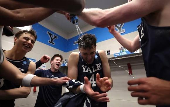 快船签下前耶鲁大学头号球星,但他在夏季联赛中的表现堪称灾难