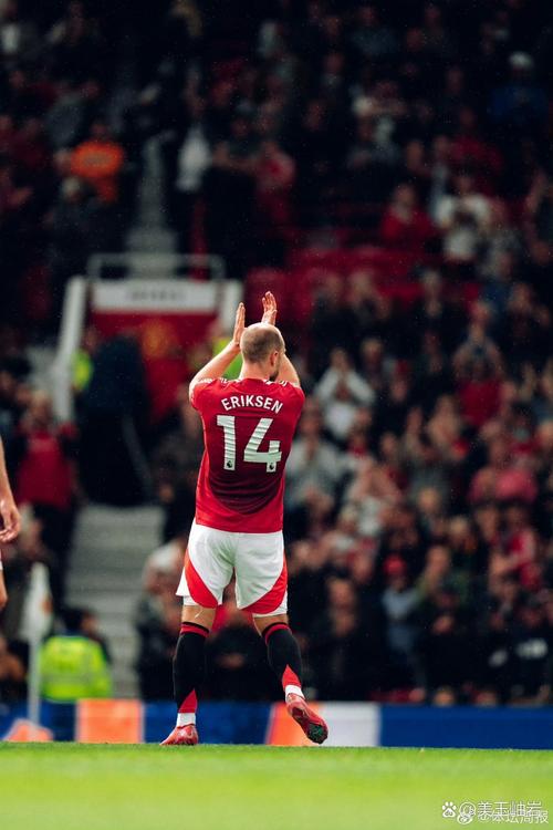 曼联队长全场梦游!3项关键数据挂零他又罚丢点球