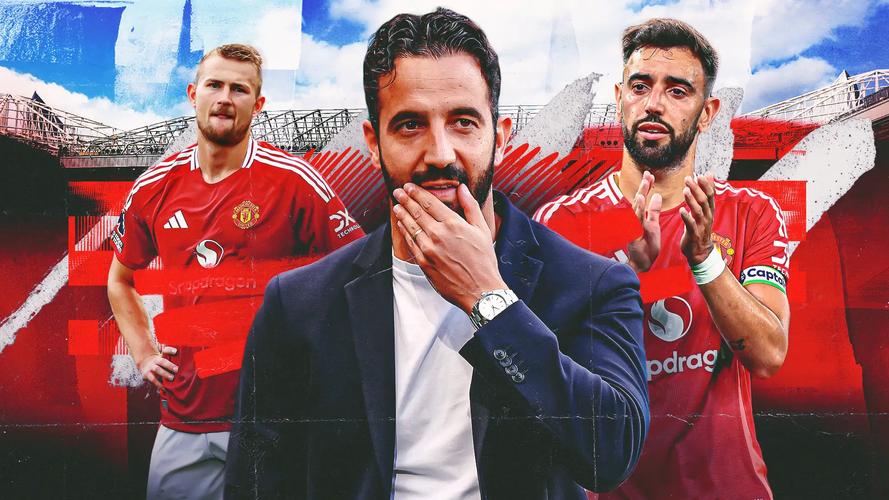 绝望了!曼联补时再被进球,阿莫林挠头后回到座位低头托腮沉思