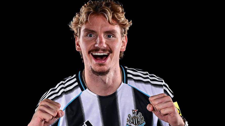 终于等到，伊萨克迎红军生涯首次英超首发