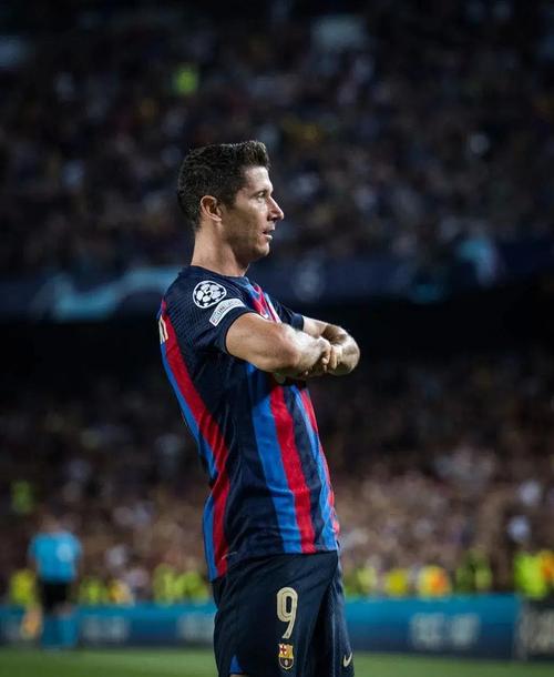 宝刀不老!153场105球,莱万跻身巴萨历史射手榜前20