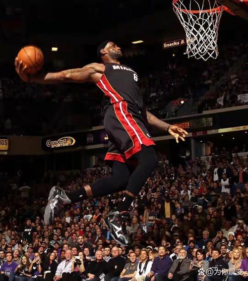 詹姆斯打趣:马上要开始第75个赛季了 现在我整个人热血沸腾!