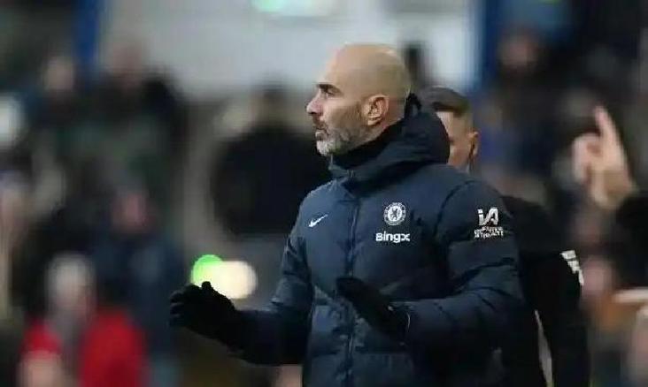 记者:阿莫林和马雷斯卡都得到了支持,但曼联在找继任者蓝军没有