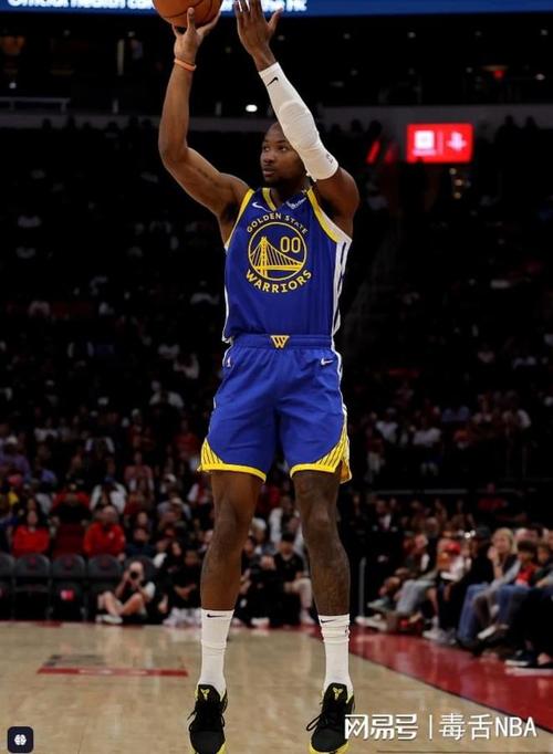 库明加僵局会对球队形成巨大干扰?库里:生意和篮球是完全不同的