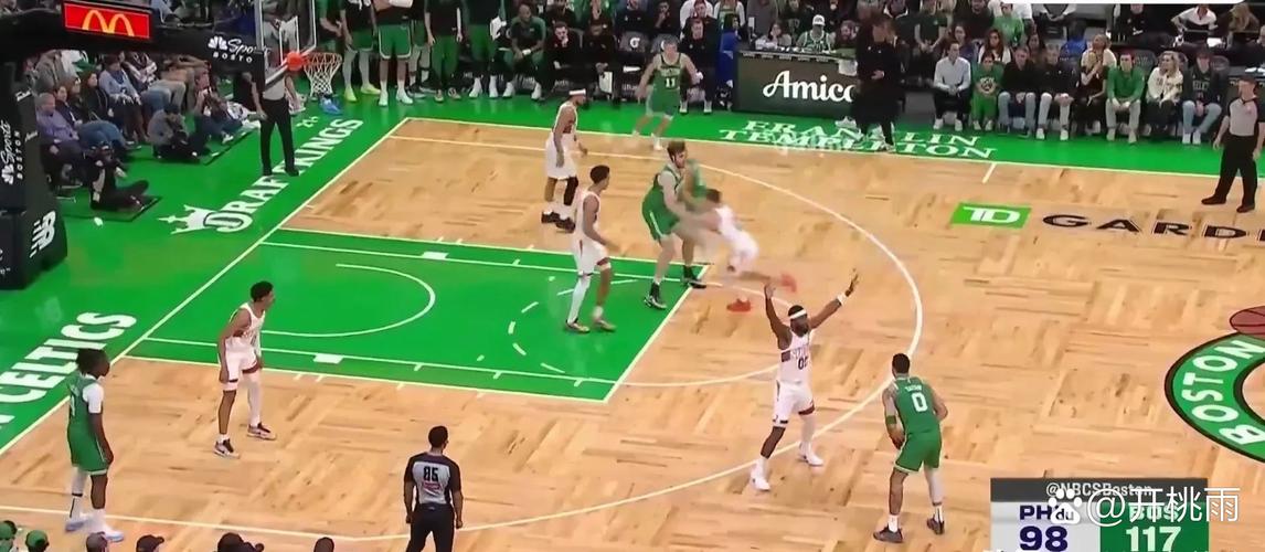 比尔:右膝仍然有炎症 上赛季曾试图带伤上阵&现在感觉良好