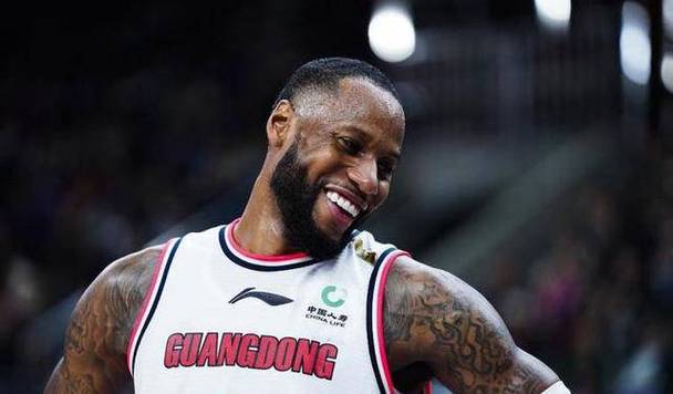 威姆斯肋骨也被恶鼠打痛 前者本想把篮球也赢了但恶鼠无法再战