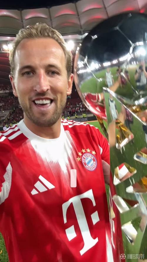 梅开二度，凯恩社媒晒庆祝照：精彩的夜晚，让我们把势头延续下去