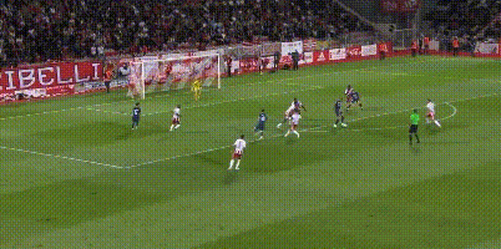 漏得干净!芝加哥下底传中横穿小禁区雷诺兹打空门,迈阿密又落后