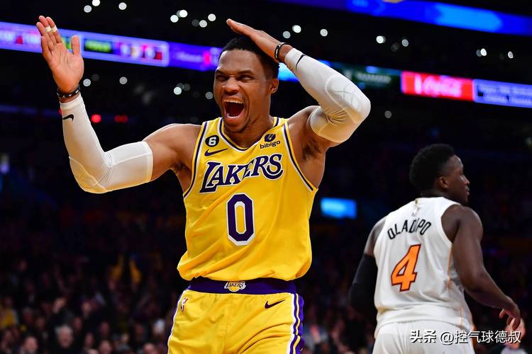 艾弗森PK威少？杨毅：AI技术能力比我龟强多了 两人带队&荣誉相仿