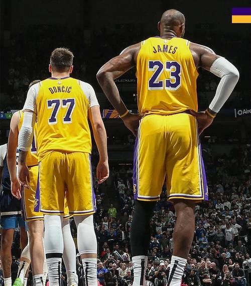 詹姆斯已经从左膝伤势中完全康复 但湖人不打算让他多打季前赛