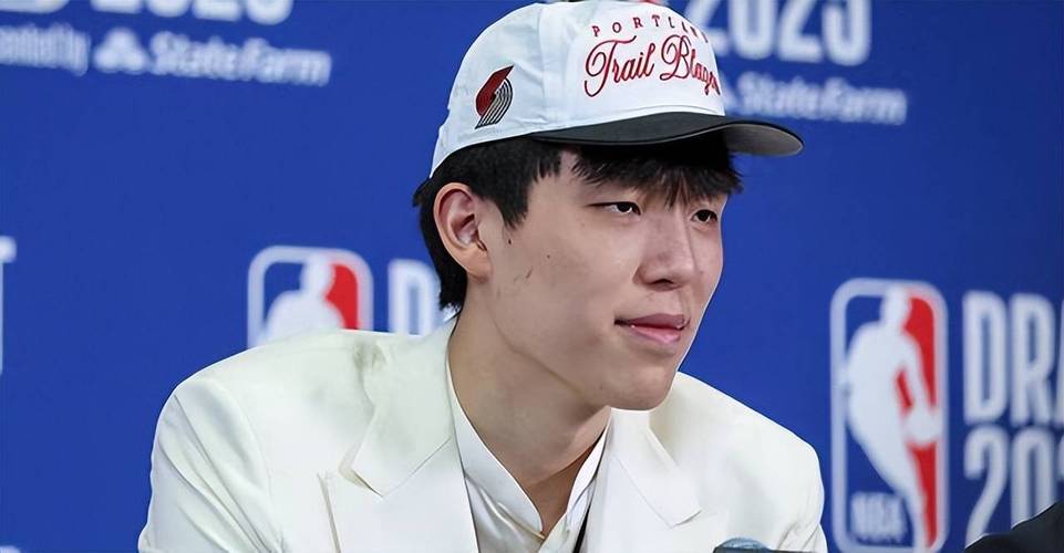 比卢普斯:今天训练中杨瀚森篮板抢得不错 一定要做好篮下保护