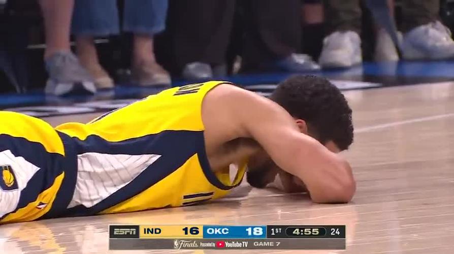 感同身受！哈利为狂热球员凯尔希祈福 前者上赛季总决赛G7也伤退