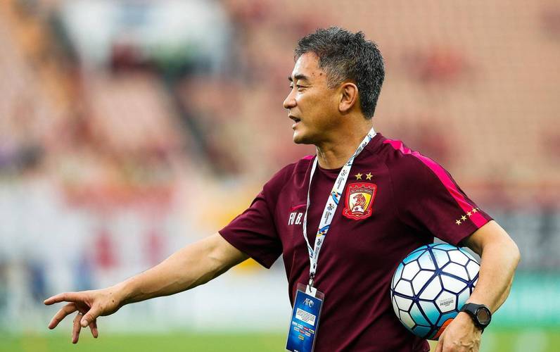 北青:国足主帅最快10月确定,足协倾向选国家队经验丰富欧洲教练