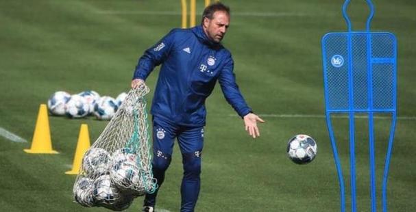 弗里克遭遇执教生涯欧冠主场第二场失利,两次都是对阵巴黎