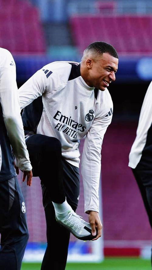 阿拉巴：姆巴佩是世界上最好的球员 我准备好了踢满90分钟