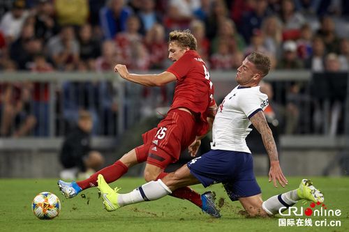 凯尔与科贝尔谈丢球：确实有点滑稽，球在聚勒和安东之间弹来弹去