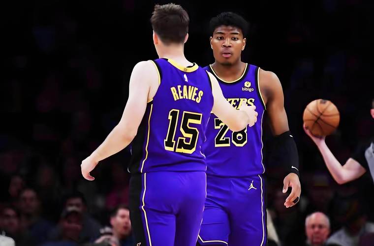 八村塁:詹姆斯会在场边为我们答疑解惑 这种无形影响力至关重要