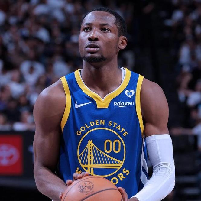 媒体人:库明加在库里体系看似格格不入 巴特勒到来后失去生态位