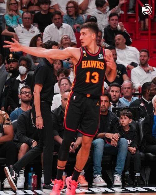 博格丹：能与比尔保罗这样的球员并肩作战是一种荣幸