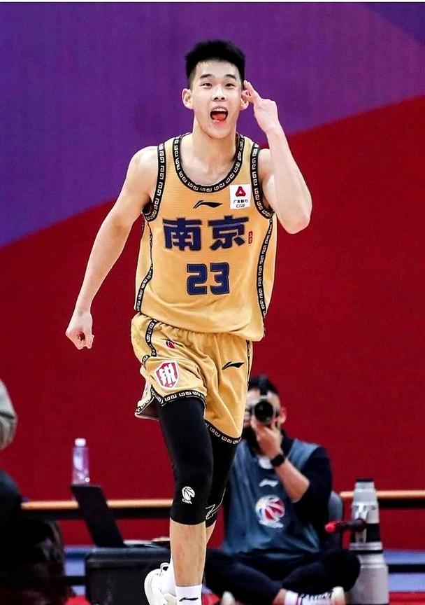 林葳已到俄勒冈大学训练了一些时间 他甚至与队友们一起进行团建