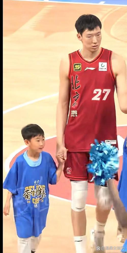 周琦社媒晒照：第一次现场看🏓男双3-0轻松加愉快！