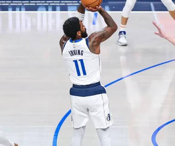 独行侠官推晒训练营首日：众将状态出色 欧文场边跃跃欲试