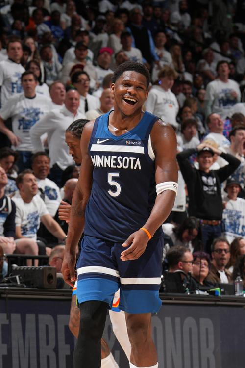 爱德华兹:我不太可能拿到最佳防守球员 MVP和总冠军才是我目标