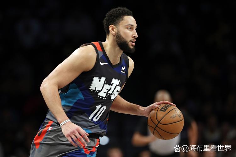 比尔-西蒙斯:黄蜂有潜力 要是前20场赢13场 球迷得说三球开窍了