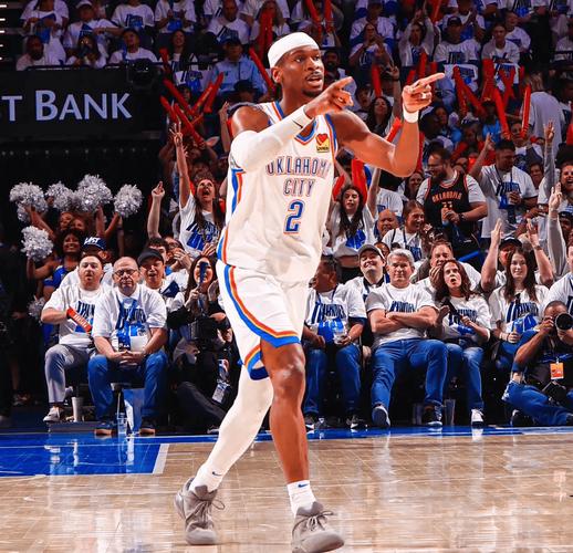 32+10+0失误！杰基-杨成为历史首位季后赛砍下30分10助0失误球员